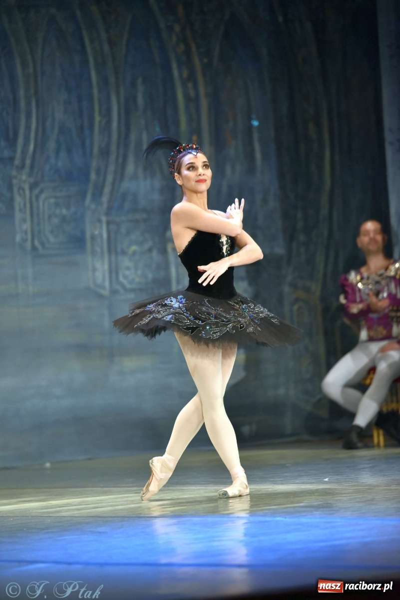 Zdjęcie w galerii na portalu naszraciborz.pl: Jezioro łabędzie. Arcydzieło Czajkowskiego na deskach RCK wiadomości z regionu