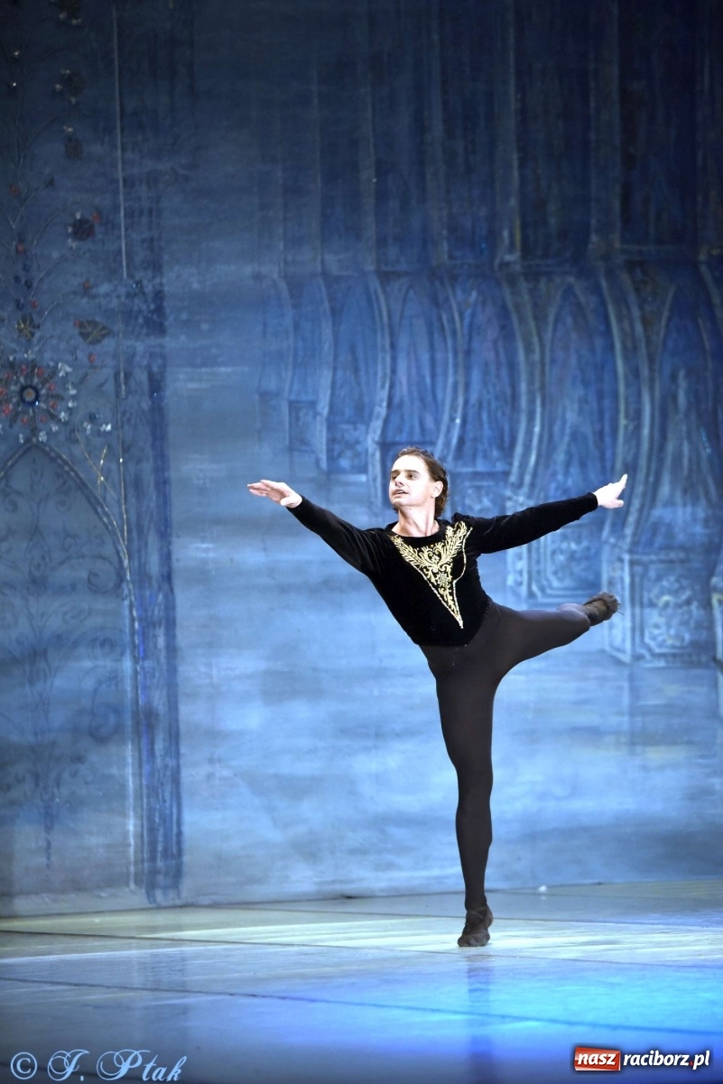 Zdjęcie w galerii na portalu naszraciborz.pl: Jezioro łabędzie. Arcydzieło Czajkowskiego na deskach RCK wiadomości z regionu