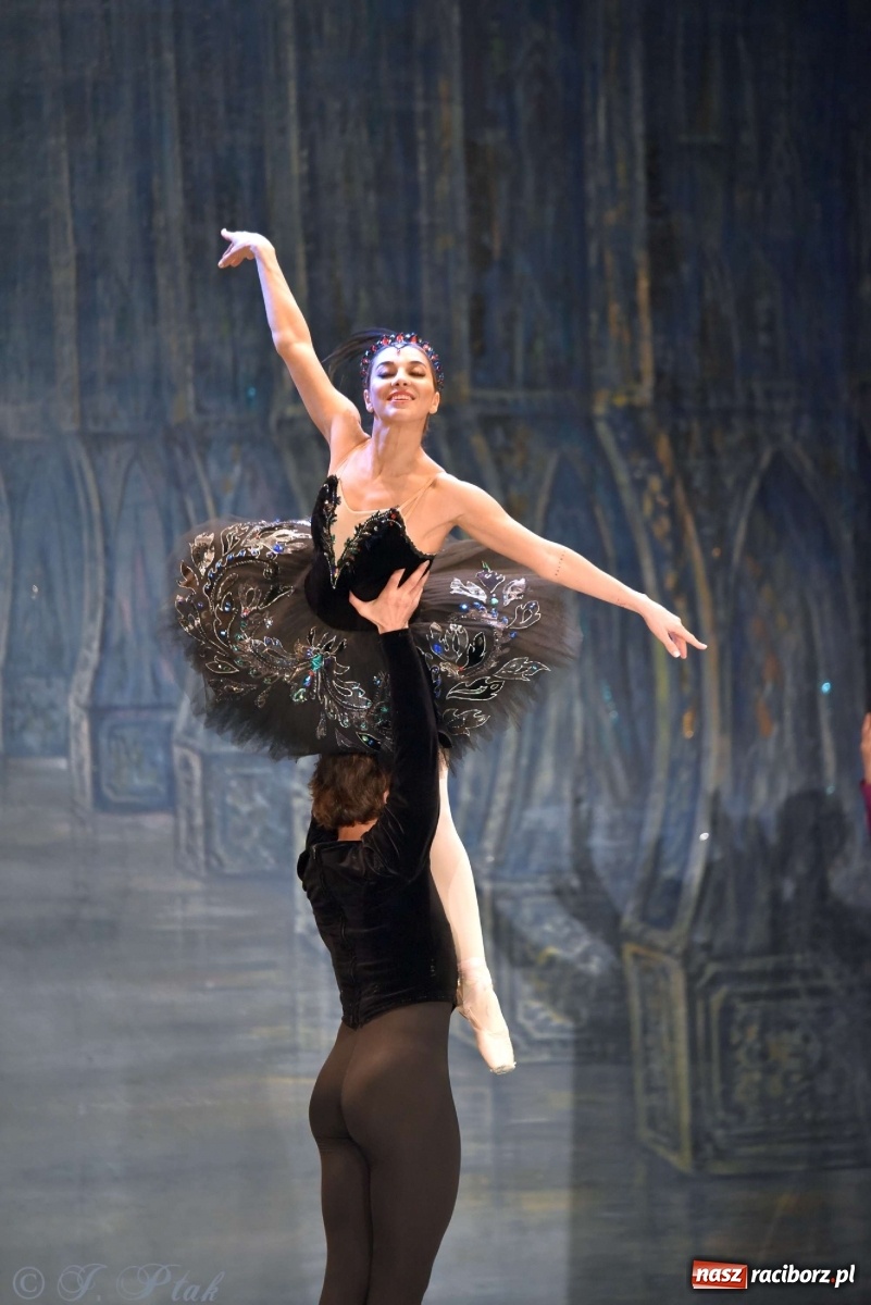 Zdjęcie w galerii na portalu naszraciborz.pl: Jezioro łabędzie. Arcydzieło Czajkowskiego na deskach RCK wiadomości z regionu