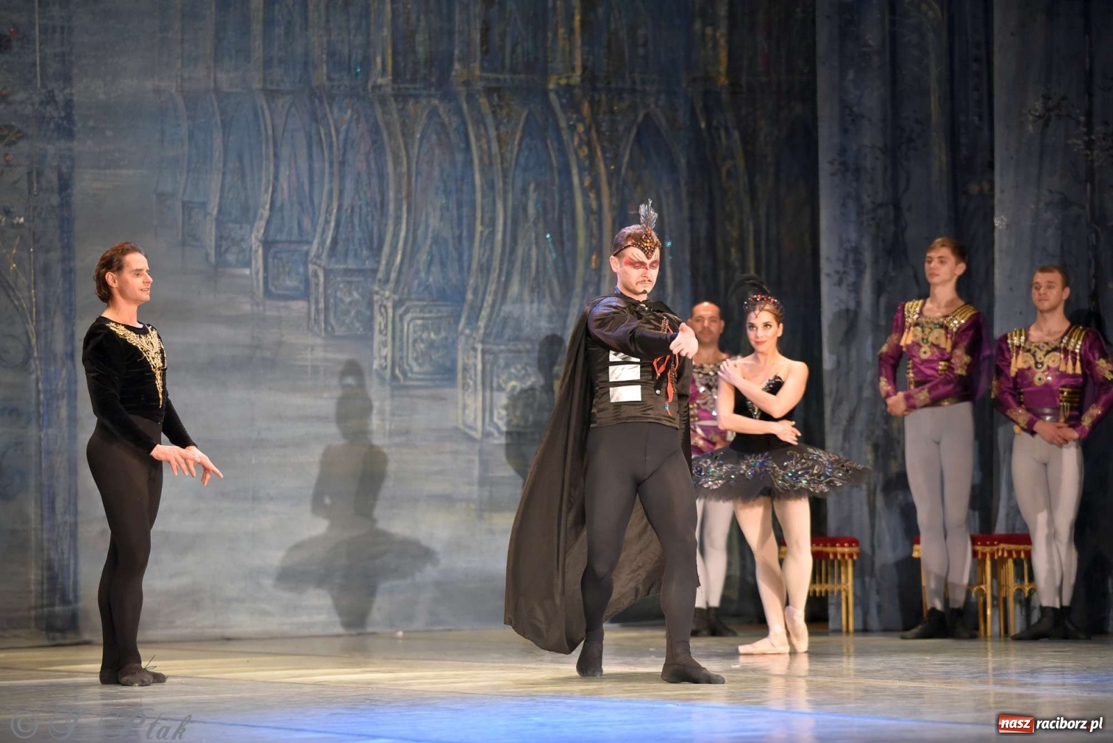 Zdjęcie w galerii na portalu naszraciborz.pl: Jezioro łabędzie. Arcydzieło Czajkowskiego na deskach RCK wiadomości z regionu