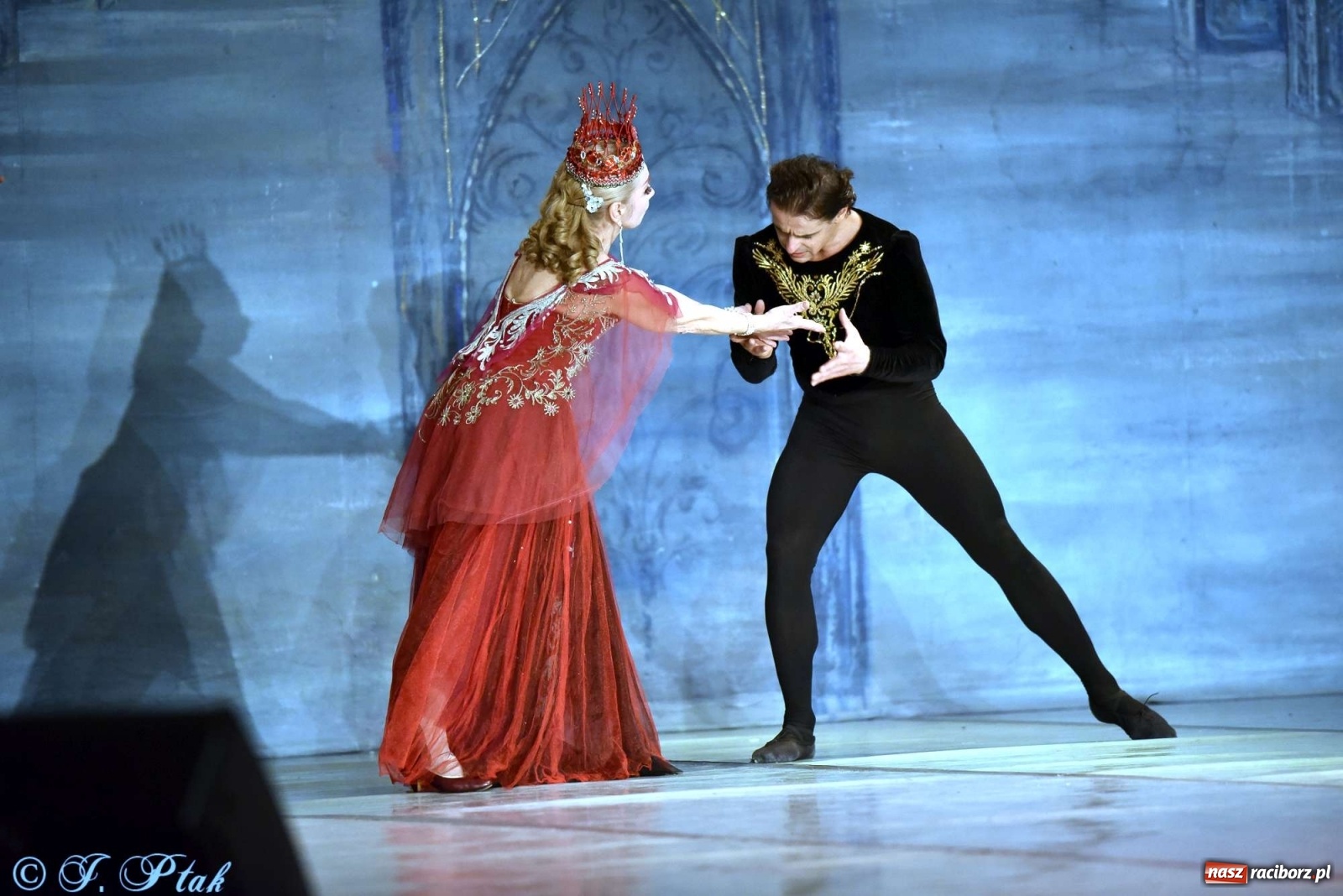 Zdjęcie w galerii na portalu naszraciborz.pl: Jezioro łabędzie. Arcydzieło Czajkowskiego na deskach RCK wiadomości z regionu