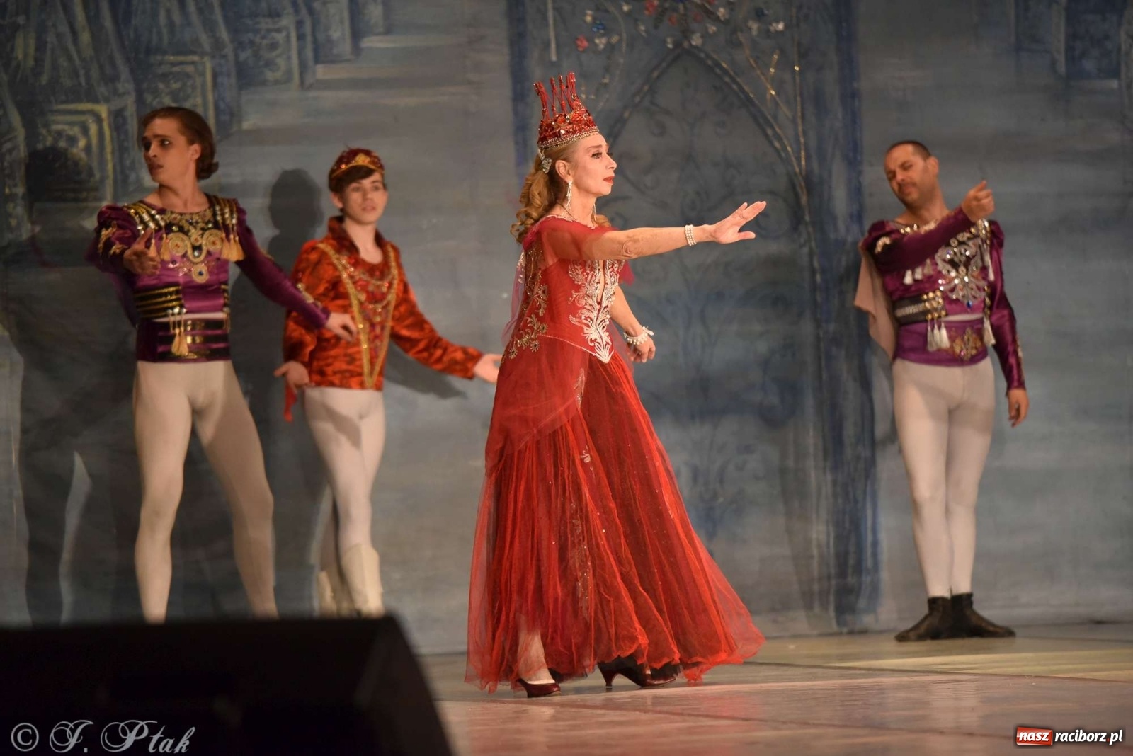 Zdjęcie w galerii na portalu naszraciborz.pl: Jezioro łabędzie. Arcydzieło Czajkowskiego na deskach RCK wiadomości z regionu