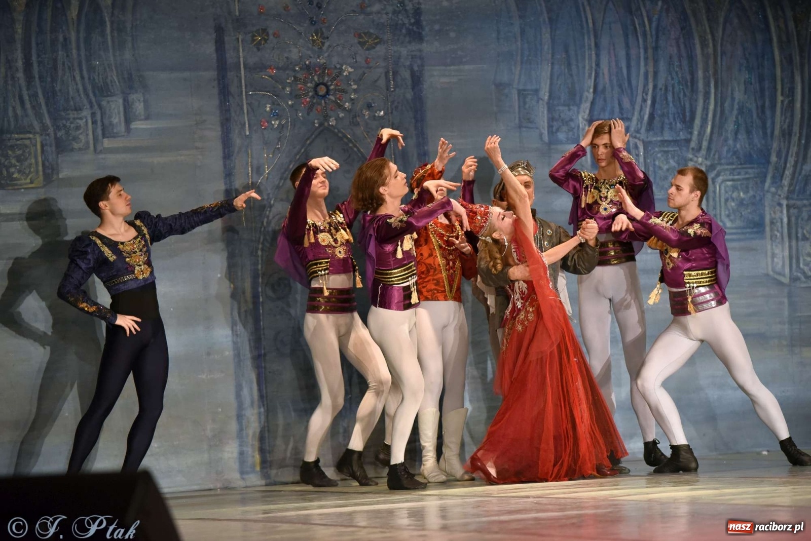 Zdjęcie w galerii na portalu naszraciborz.pl: Jezioro łabędzie. Arcydzieło Czajkowskiego na deskach RCK wiadomości z regionu