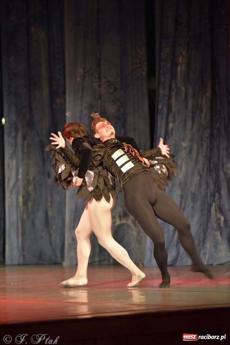 Zdjęcie w galerii na portalu naszraciborz.pl: Jezioro łabędzie. Arcydzieło Czajkowskiego na deskach RCK wiadomości z regionu