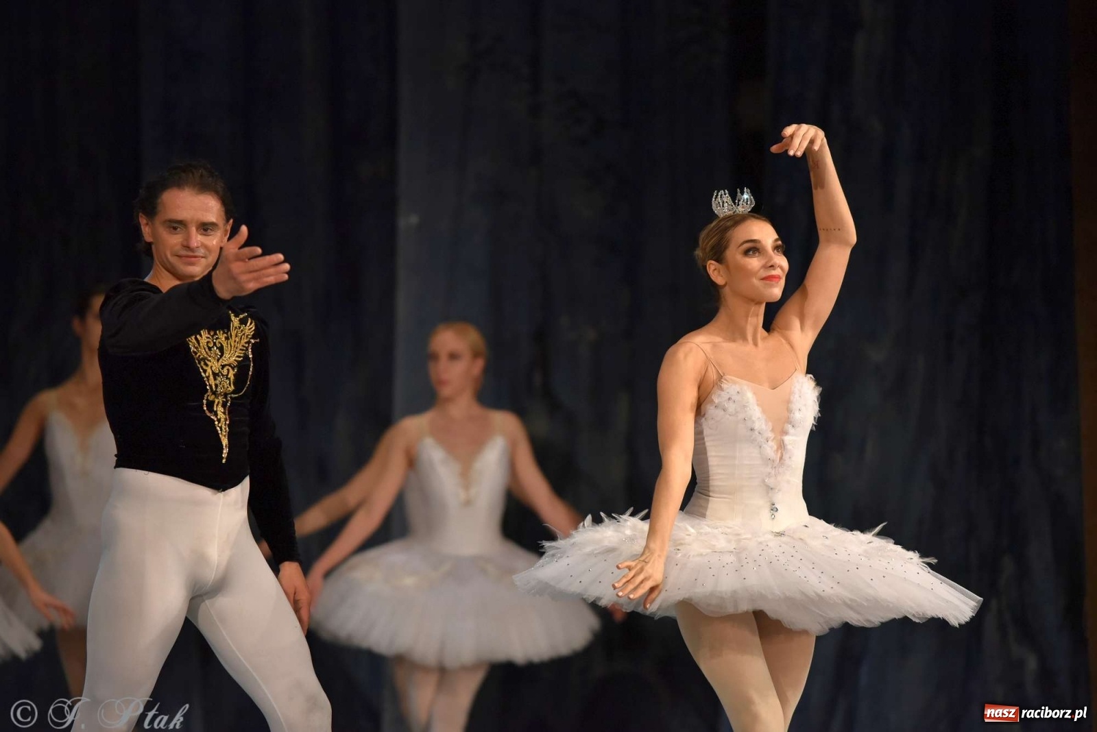 Zdjęcie w galerii na portalu naszraciborz.pl: Jezioro łabędzie. Arcydzieło Czajkowskiego na deskach RCK wiadomości z regionu