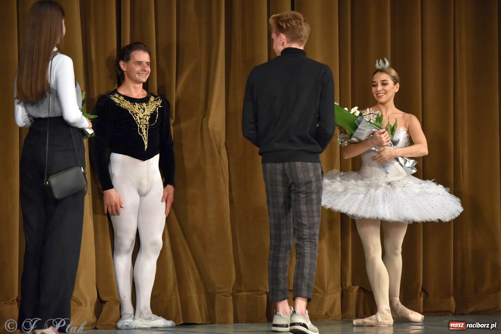 Zdjęcie w galerii na portalu naszraciborz.pl: Jezioro łabędzie. Arcydzieło Czajkowskiego na deskach RCK wiadomości z regionu