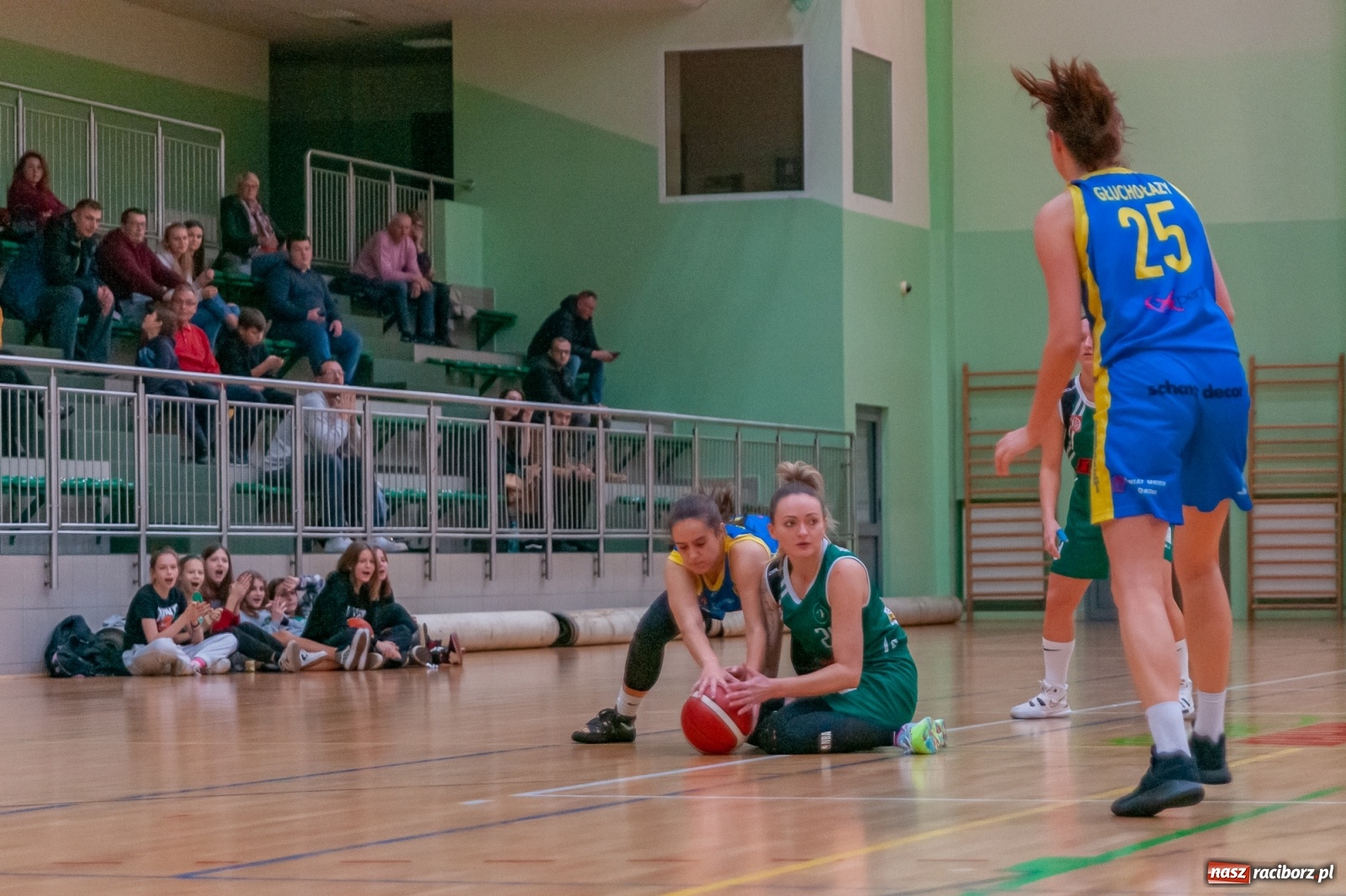 Zdjęcie w galerii na portalu naszraciborz.pl: RKK AZS Racibórz poległ u siebie [FOTO] wiadomości z regionu