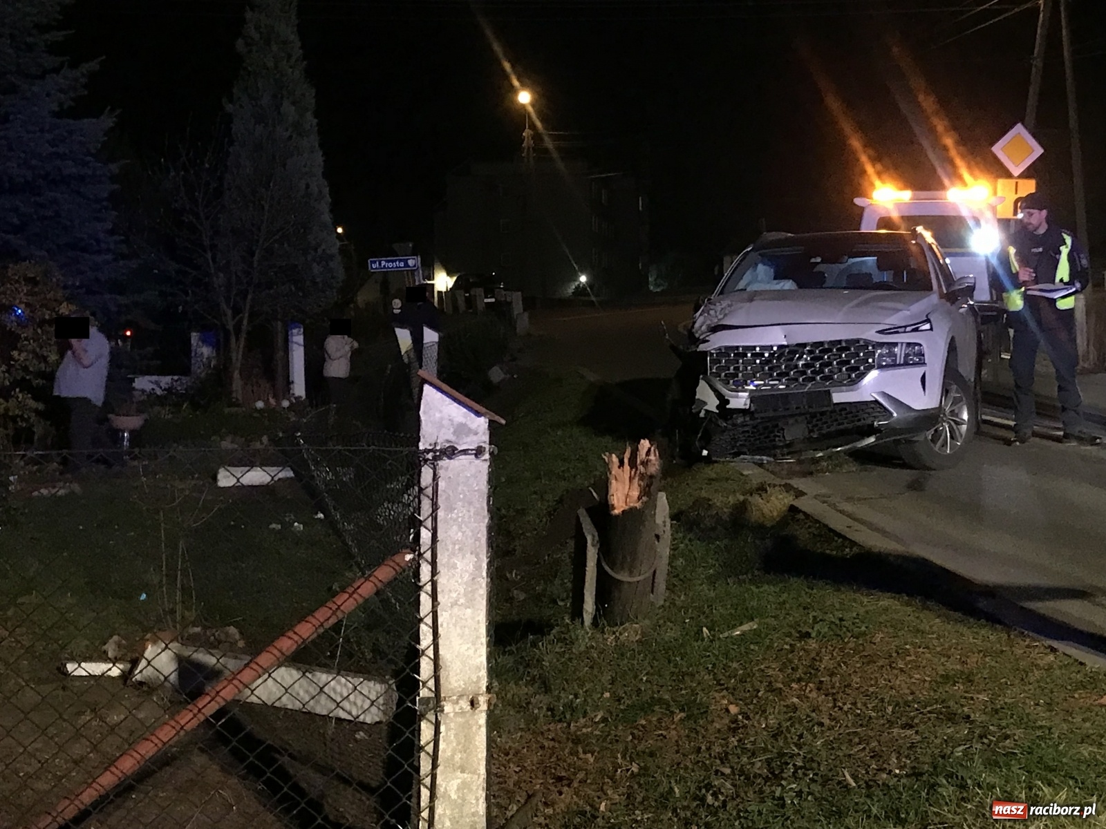 Zdjęcie w galerii na portalu naszraciborz.pl: Nietrzeźwy kierowca hyundaia staranował ogrodzenie w Nędzy [FOTO] wiadomości z regionu