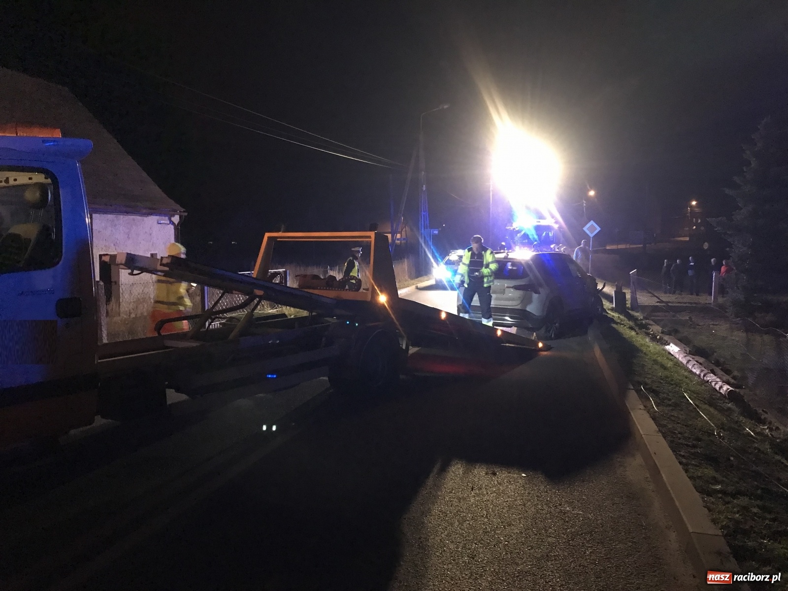 Zdjęcie w galerii na portalu naszraciborz.pl: Nietrzeźwy kierowca hyundaia staranował ogrodzenie w Nędzy [FOTO] wiadomości z regionu