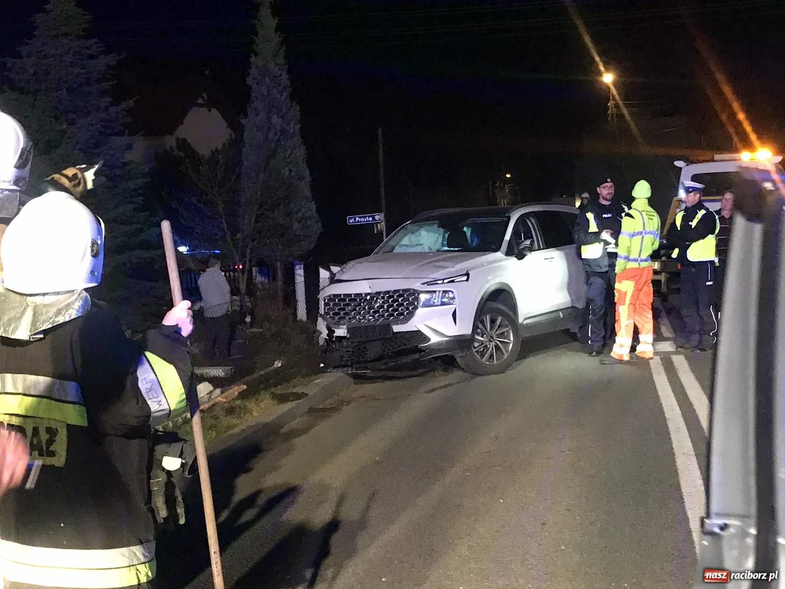 Zdjęcie w galerii na portalu naszraciborz.pl: Nietrzeźwy kierowca hyundaia staranował ogrodzenie w Nędzy [FOTO] wiadomości z regionu