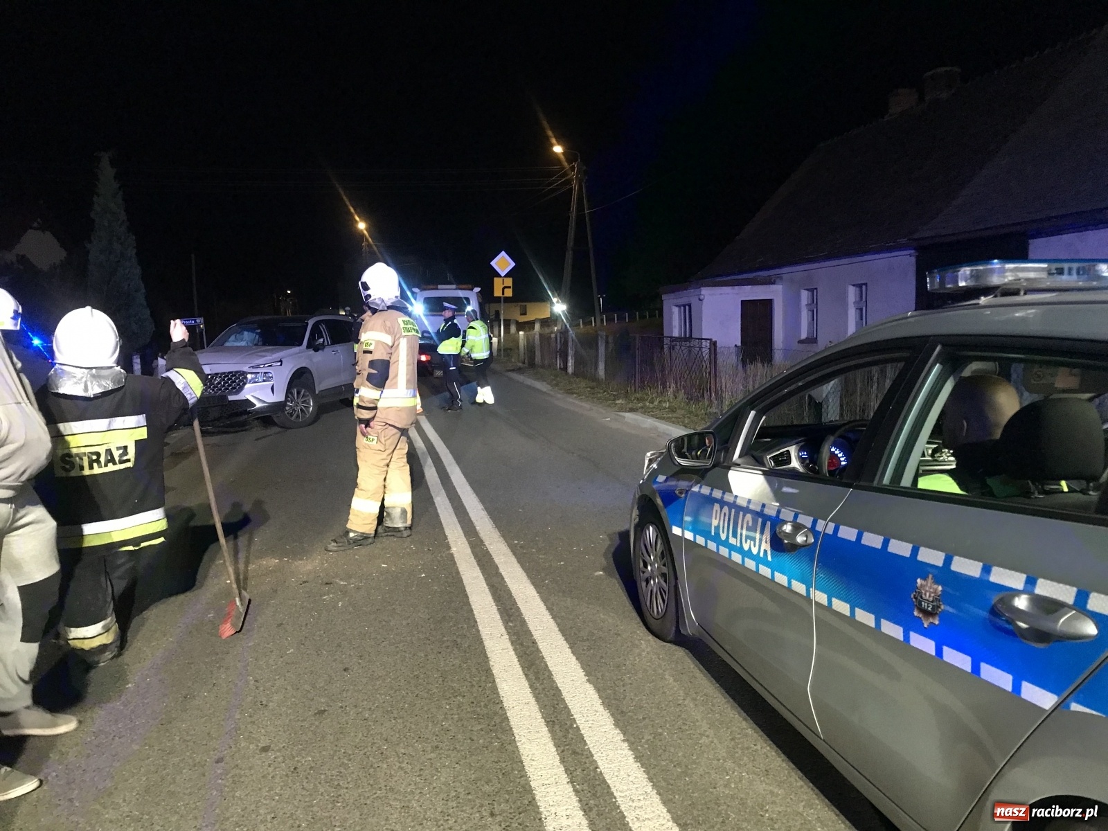 Zdjęcie w galerii na portalu naszraciborz.pl: Nietrzeźwy kierowca hyundaia staranował ogrodzenie w Nędzy [FOTO] wiadomości z regionu