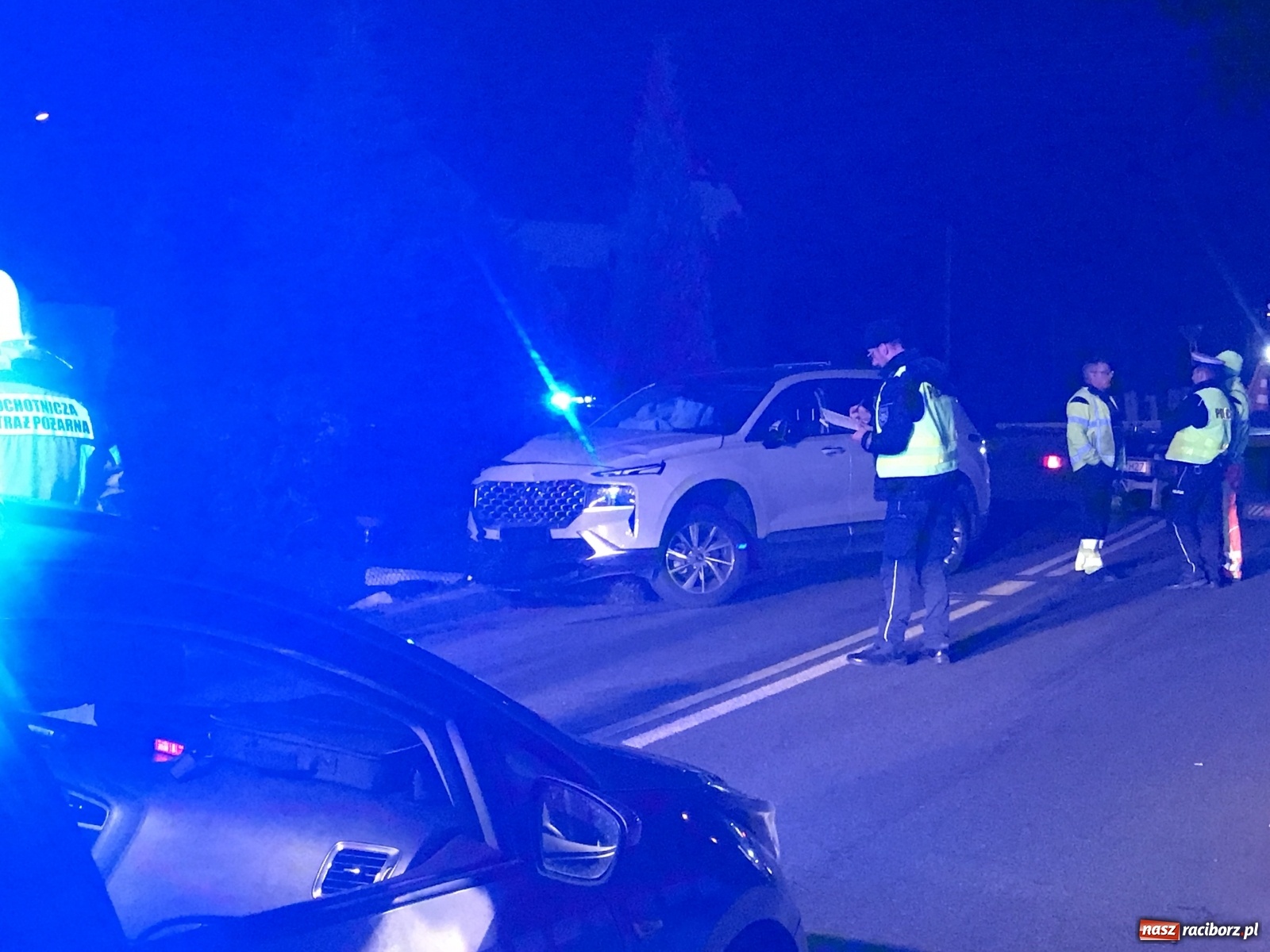 Zdjęcie w galerii na portalu naszraciborz.pl: Nietrzeźwy kierowca hyundaia staranował ogrodzenie w Nędzy [FOTO] wiadomości z regionu