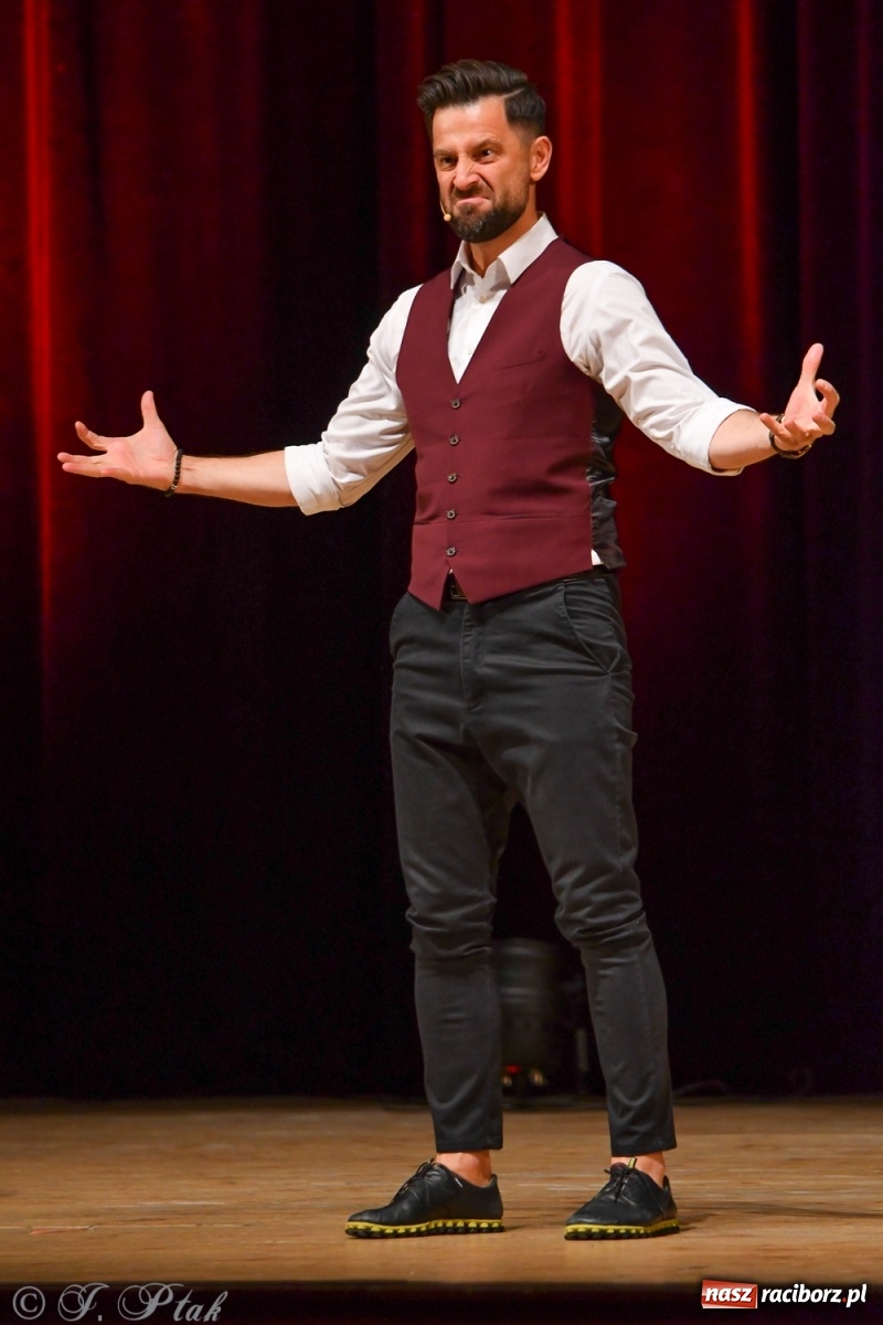 Zdjęcie w galerii na portalu naszraciborz.pl: Bez znieczulenia, czyli szczepionka na wirus gorszego nastroju. Paranienormalni w RCK wiadomości z regionu