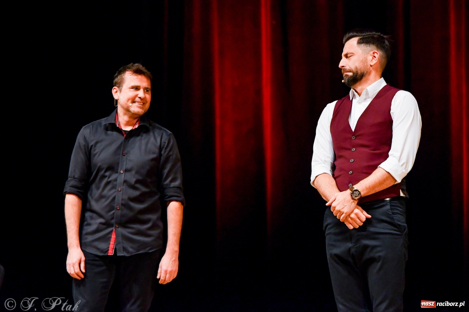 Zdjęcie w galerii na portalu naszraciborz.pl: Bez znieczulenia, czyli szczepionka na wirus gorszego nastroju. Paranienormalni w RCK wiadomości z regionu