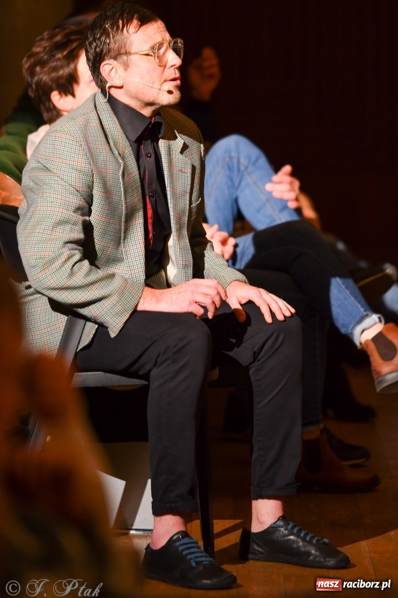 Zdjęcie w galerii na portalu naszraciborz.pl: Bez znieczulenia, czyli szczepionka na wirus gorszego nastroju. Paranienormalni w RCK wiadomości z regionu