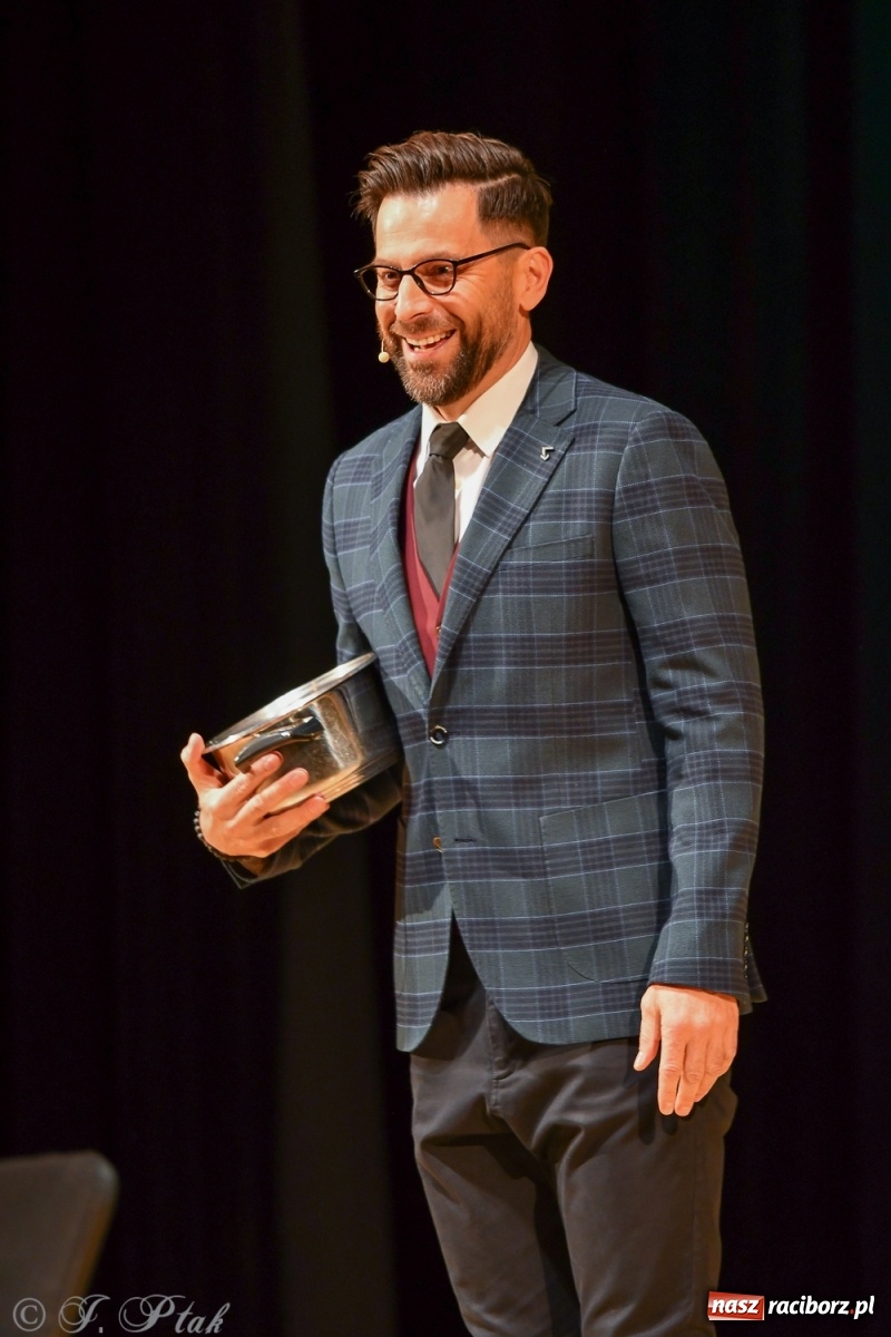 Zdjęcie w galerii na portalu naszraciborz.pl: Bez znieczulenia, czyli szczepionka na wirus gorszego nastroju. Paranienormalni w RCK wiadomości z regionu