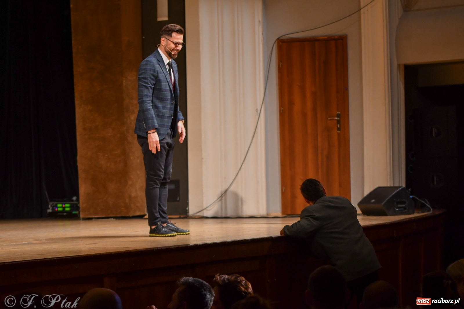 Zdjęcie w galerii na portalu naszraciborz.pl: Bez znieczulenia, czyli szczepionka na wirus gorszego nastroju. Paranienormalni w RCK wiadomości z regionu