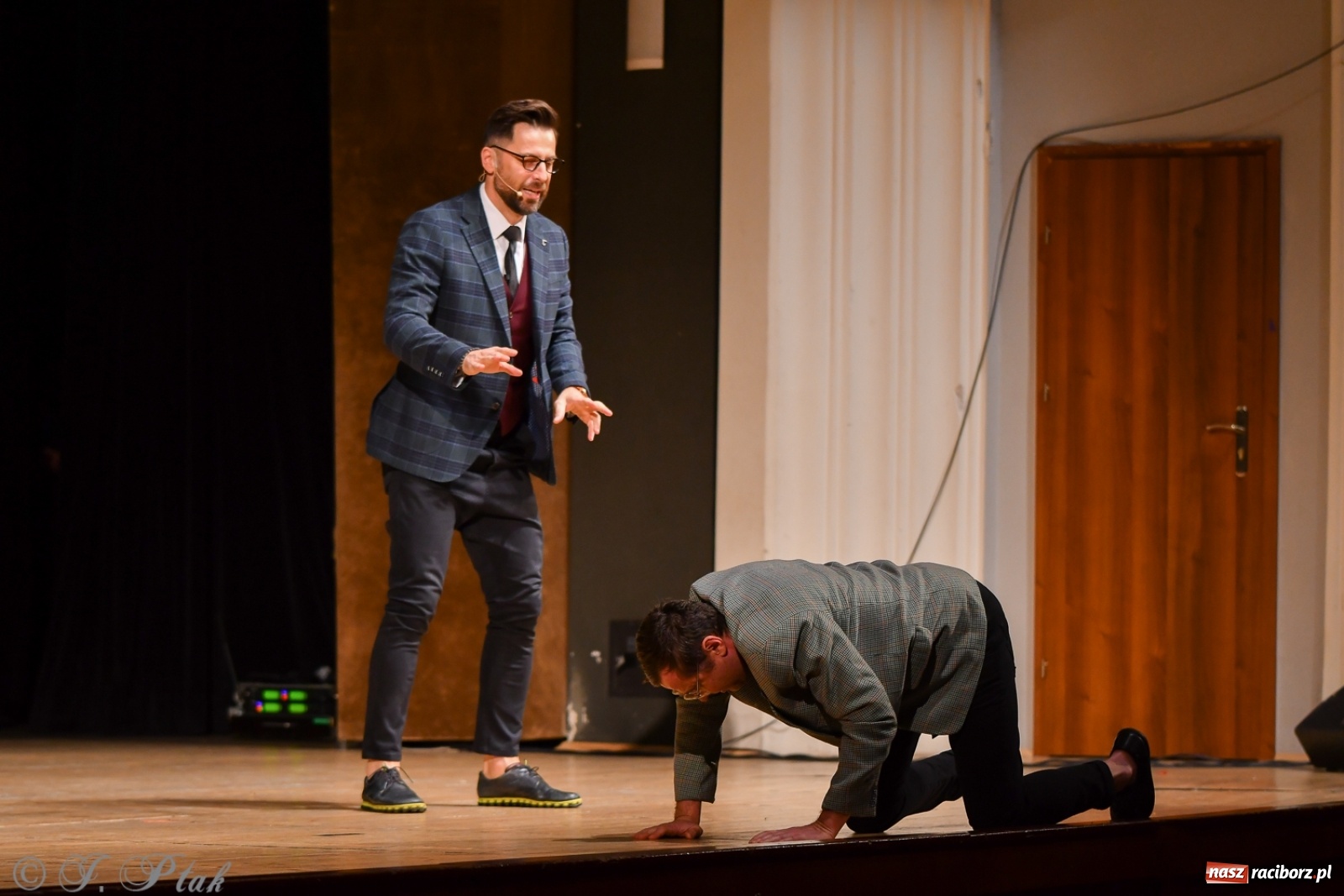 Zdjęcie w galerii na portalu naszraciborz.pl: Bez znieczulenia, czyli szczepionka na wirus gorszego nastroju. Paranienormalni w RCK wiadomości z regionu