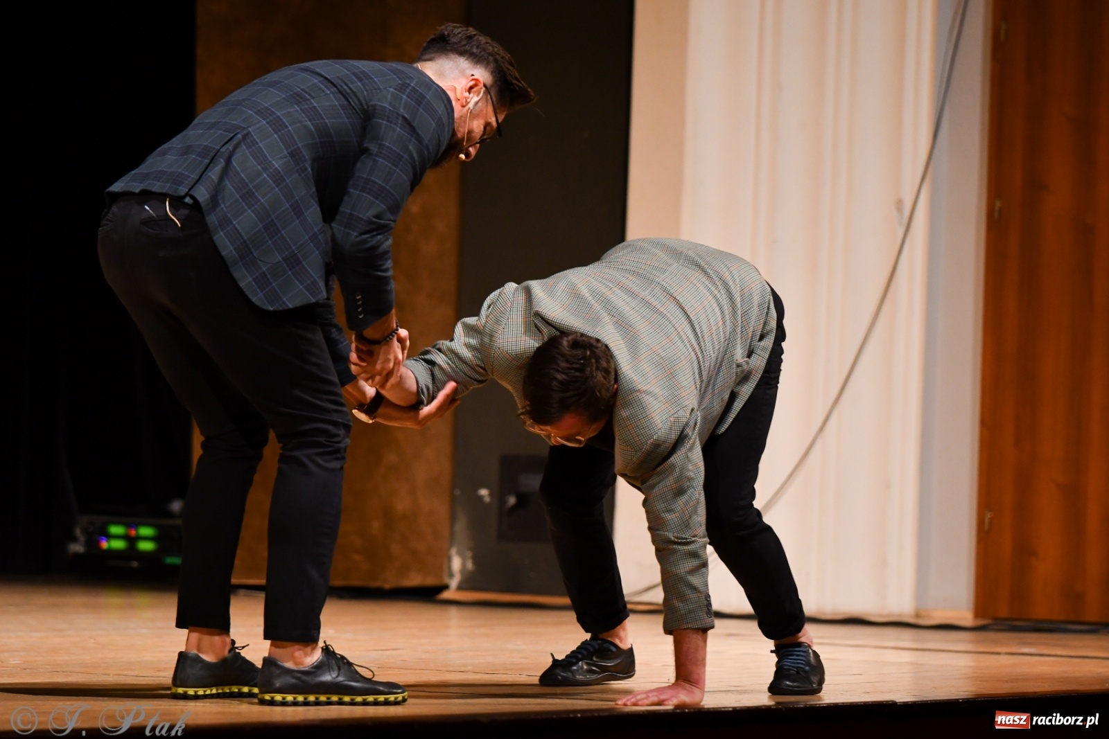 Zdjęcie w galerii na portalu naszraciborz.pl: Bez znieczulenia, czyli szczepionka na wirus gorszego nastroju. Paranienormalni w RCK wiadomości z regionu