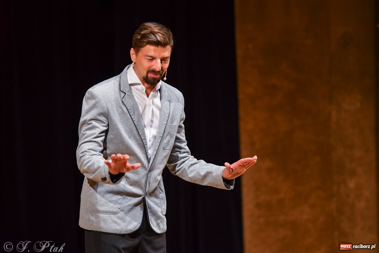 Zdjęcie w galerii na portalu naszraciborz.pl: Bez znieczulenia, czyli szczepionka na wirus gorszego nastroju. Paranienormalni w RCK wiadomości z regionu