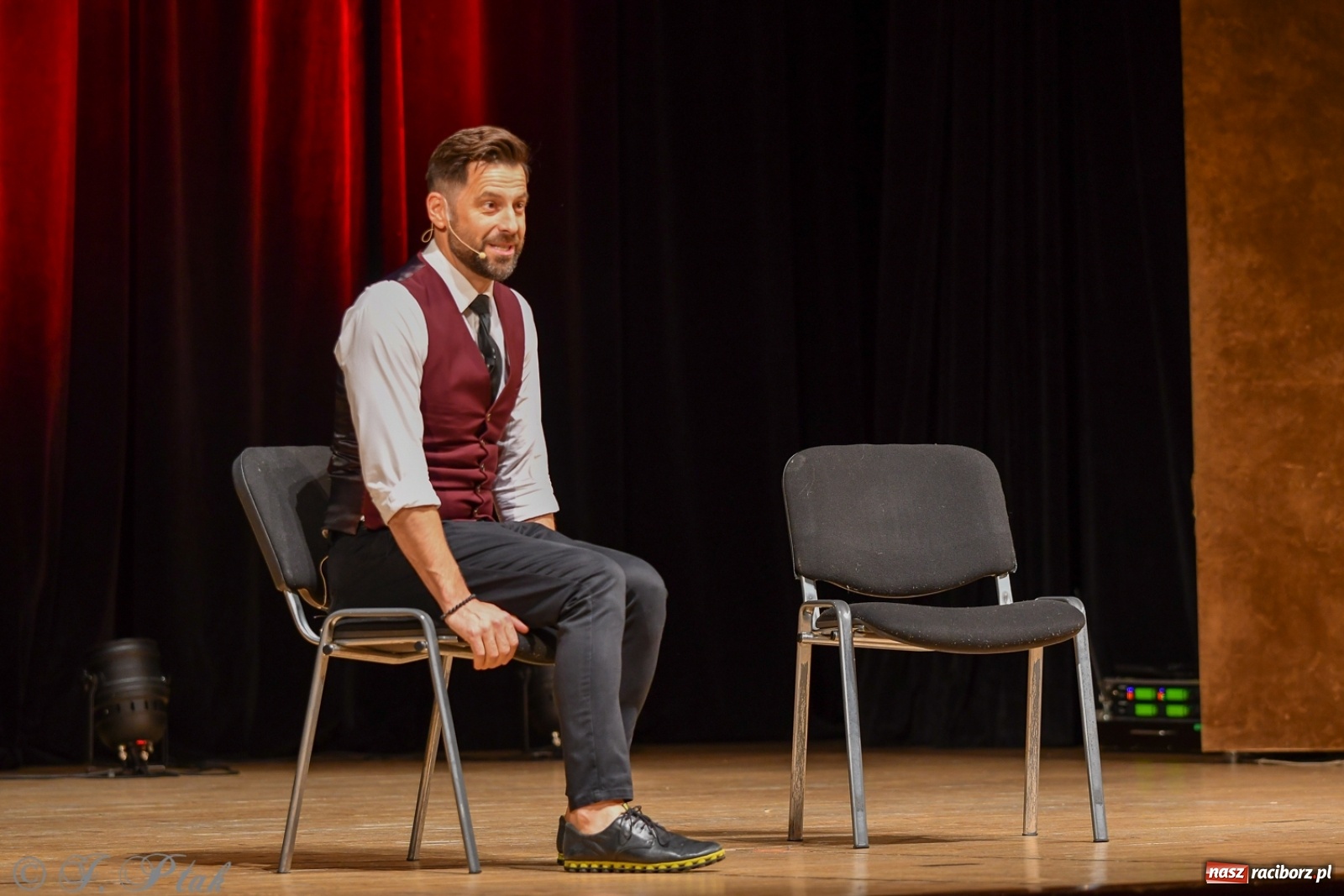 Zdjęcie w galerii na portalu naszraciborz.pl: Bez znieczulenia, czyli szczepionka na wirus gorszego nastroju. Paranienormalni w RCK wiadomości z regionu