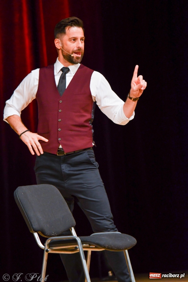 Zdjęcie w galerii na portalu naszraciborz.pl: Bez znieczulenia, czyli szczepionka na wirus gorszego nastroju. Paranienormalni w RCK wiadomości z regionu