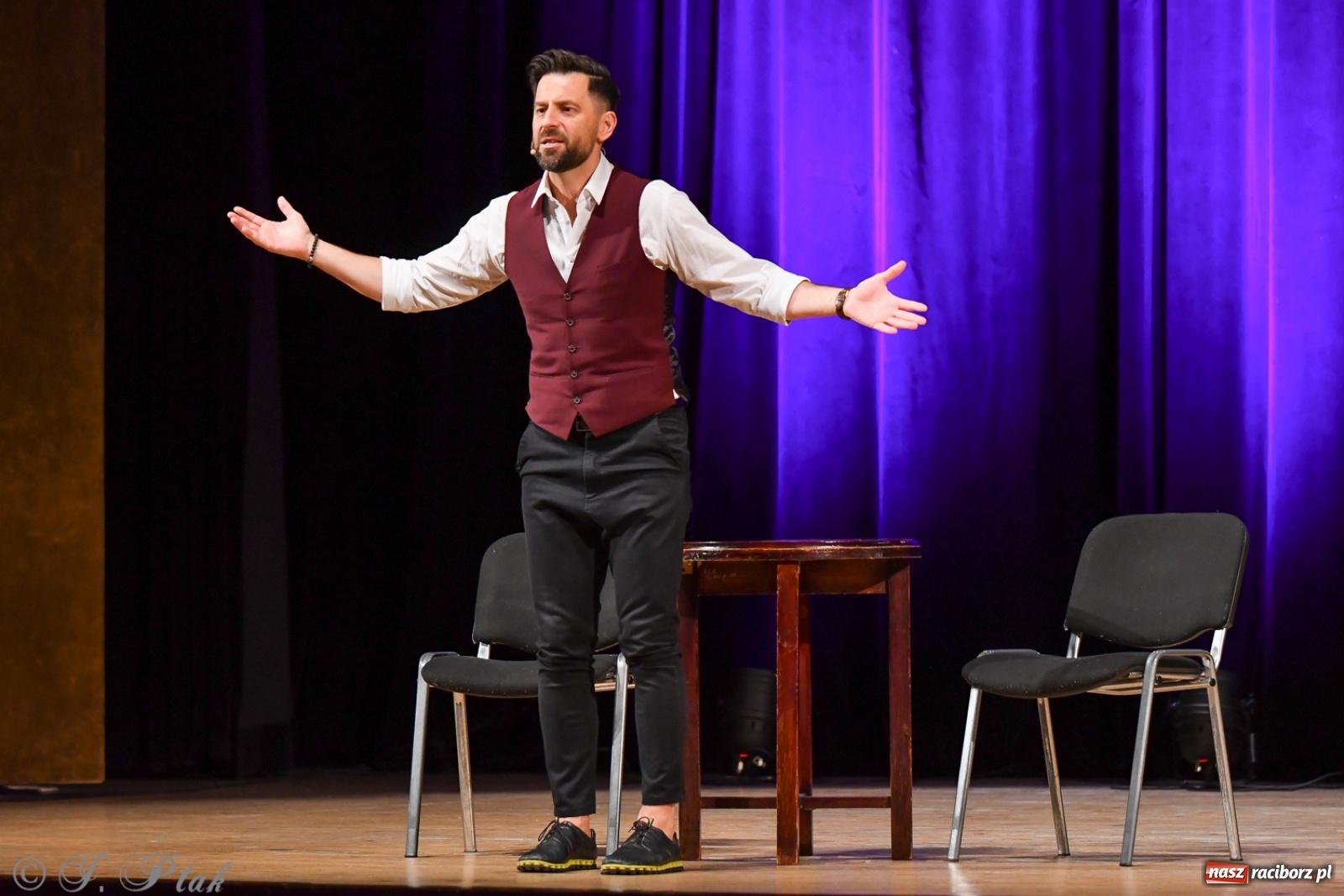 Zdjęcie w galerii na portalu naszraciborz.pl: Bez znieczulenia, czyli szczepionka na wirus gorszego nastroju. Paranienormalni w RCK wiadomości z regionu