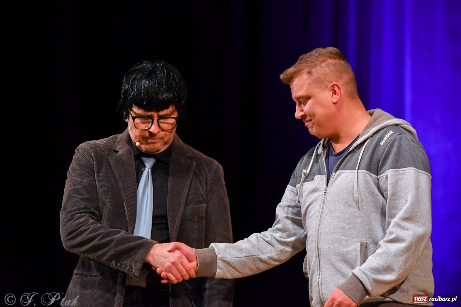 Zdjęcie w galerii na portalu naszraciborz.pl: Bez znieczulenia, czyli szczepionka na wirus gorszego nastroju. Paranienormalni w RCK wiadomości z regionu