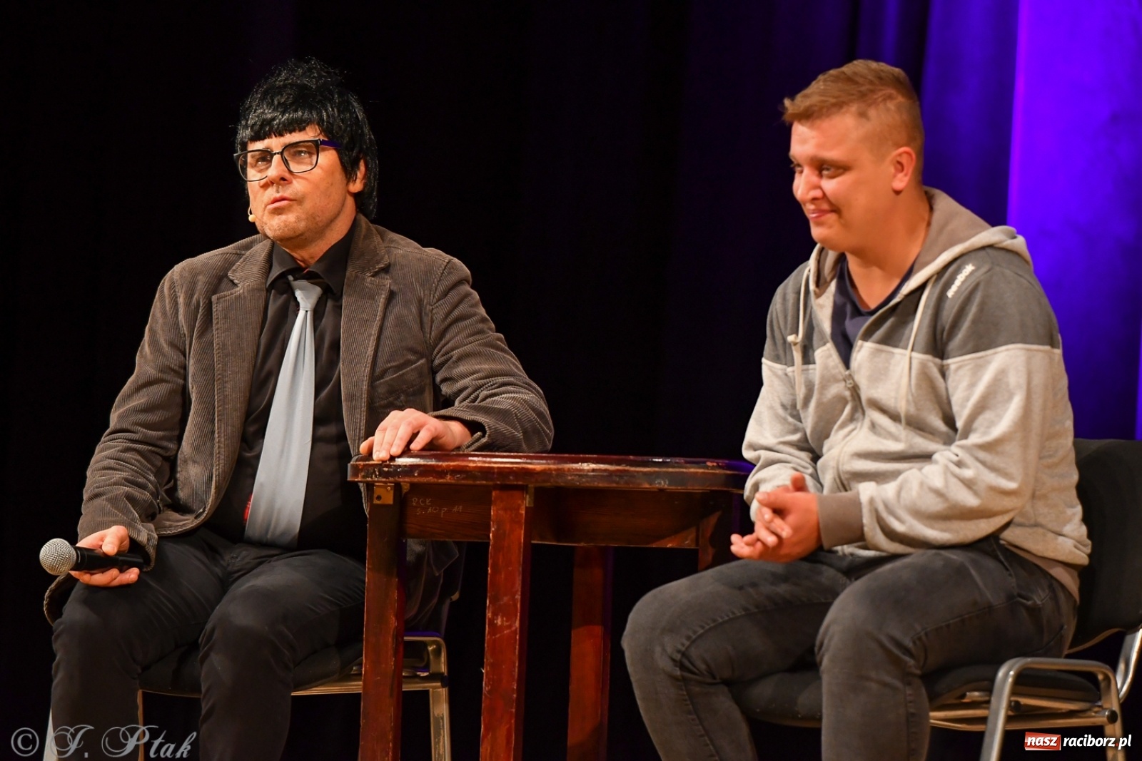 Zdjęcie w galerii na portalu naszraciborz.pl: Bez znieczulenia, czyli szczepionka na wirus gorszego nastroju. Paranienormalni w RCK wiadomości z regionu