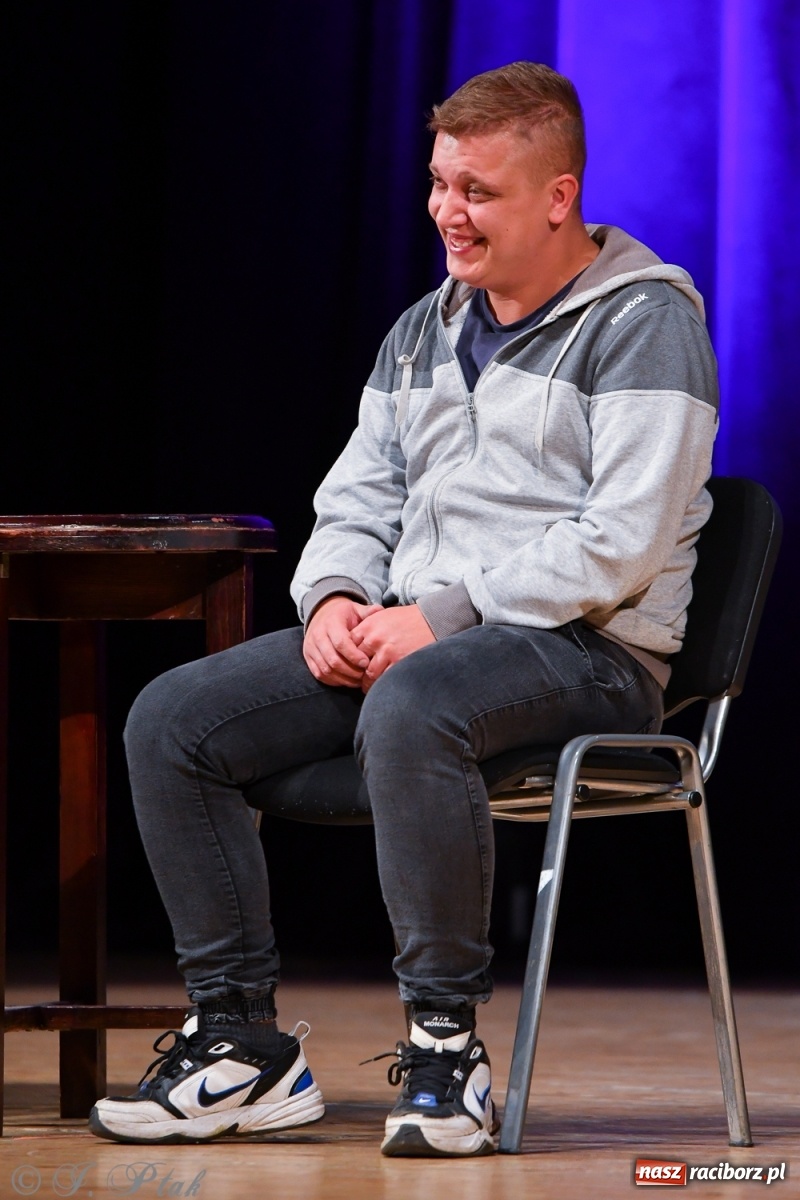 Zdjęcie w galerii na portalu naszraciborz.pl: Bez znieczulenia, czyli szczepionka na wirus gorszego nastroju. Paranienormalni w RCK wiadomości z regionu