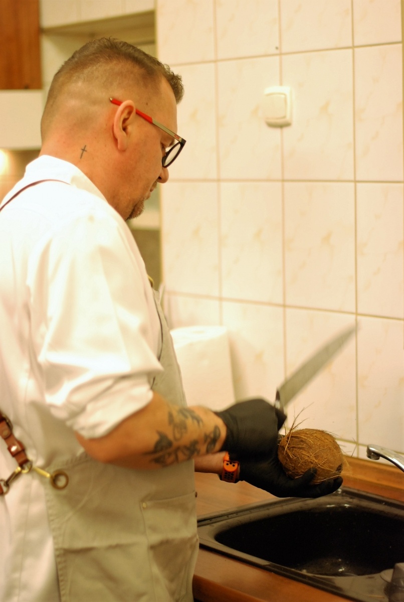 Zdjęcie w galerii na portalu naszraciborz.pl: Feeria smaków i zapachów w Nędzy. Warsztaty kulinarne z Danielem Jakubcem wiadomości z regionu