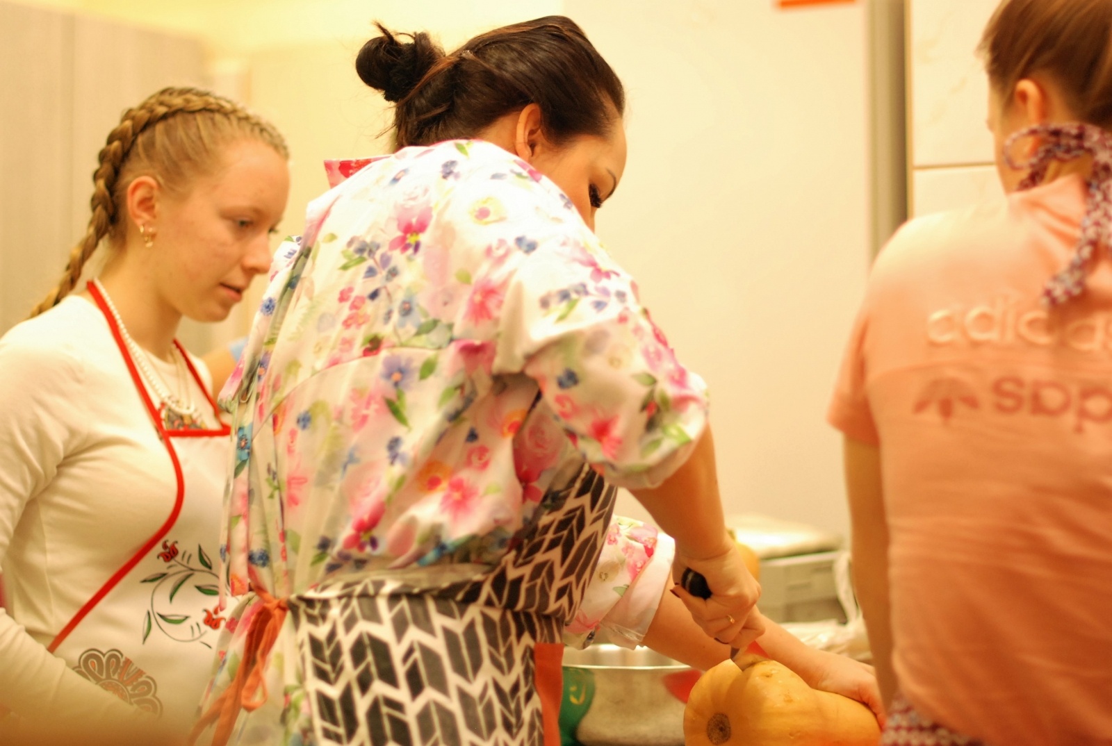 Zdjęcie w galerii na portalu naszraciborz.pl: Feeria smaków i zapachów w Nędzy. Warsztaty kulinarne z Danielem Jakubcem wiadomości z regionu