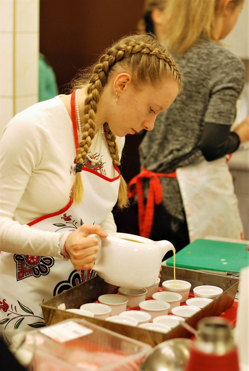 Zdjęcie w galerii na portalu naszraciborz.pl: Feeria smaków i zapachów w Nędzy. Warsztaty kulinarne z Danielem Jakubcem wiadomości z regionu