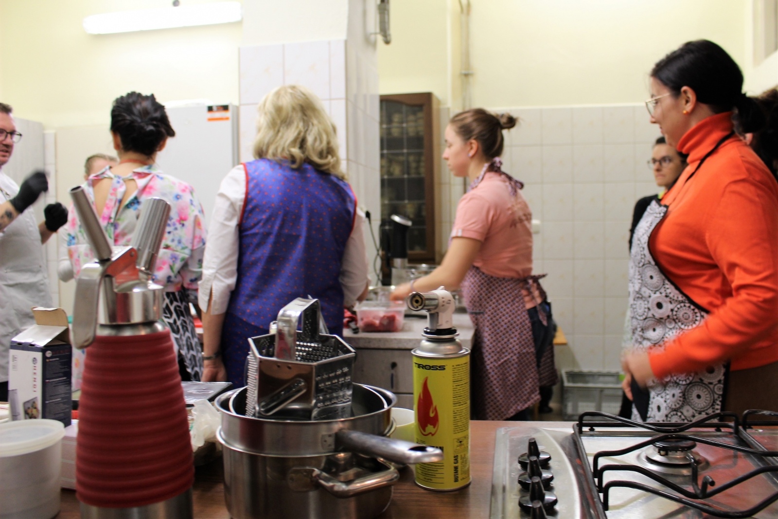 Zdjęcie w galerii na portalu naszraciborz.pl: Feeria smaków i zapachów w Nędzy. Warsztaty kulinarne z Danielem Jakubcem wiadomości z regionu