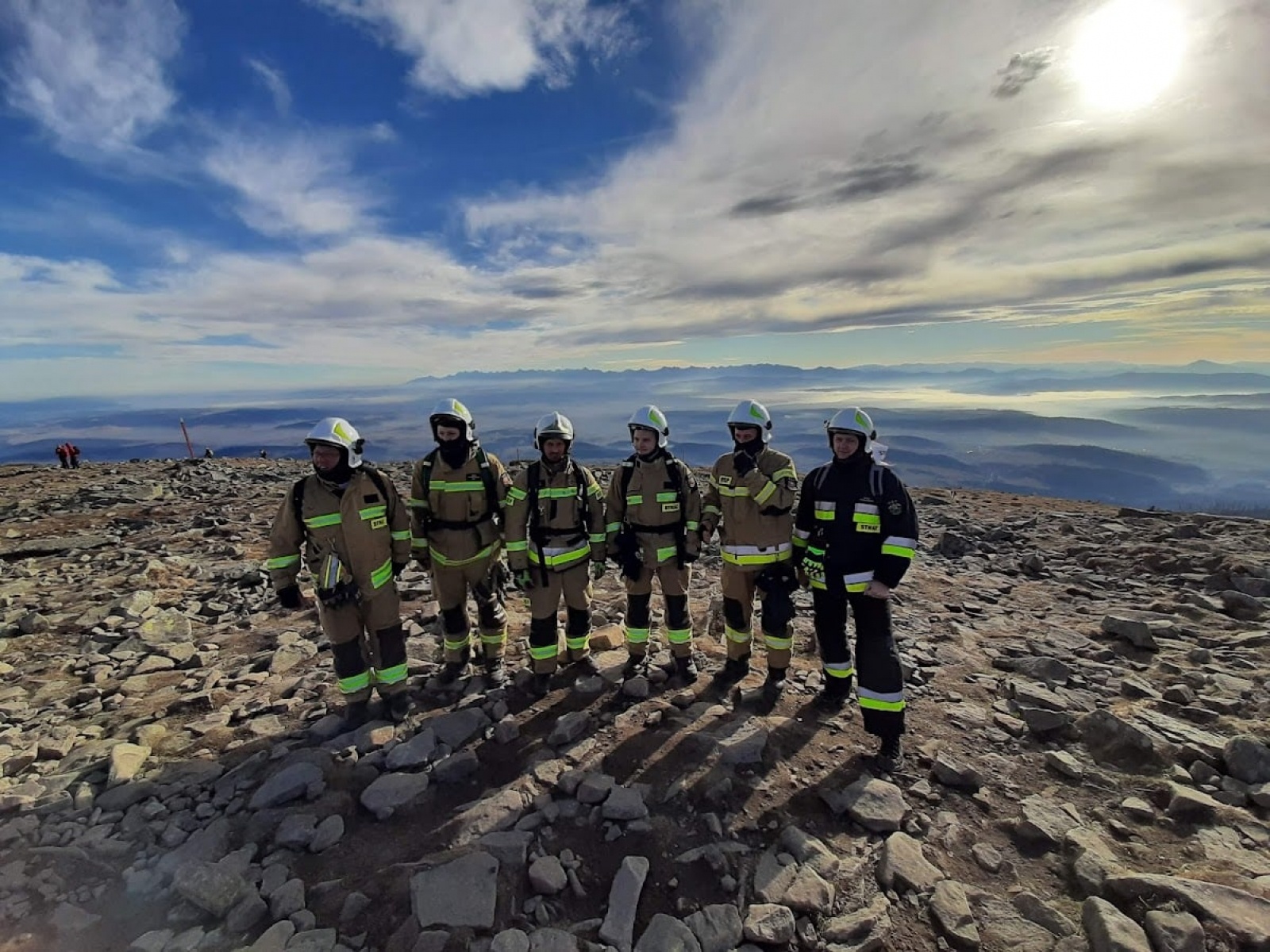 Zdjęcie w galerii na portalu naszraciborz.pl: Strażacy ochotnicy zdobyli Królową Beskidów [FOTO] wiadomości z regionu