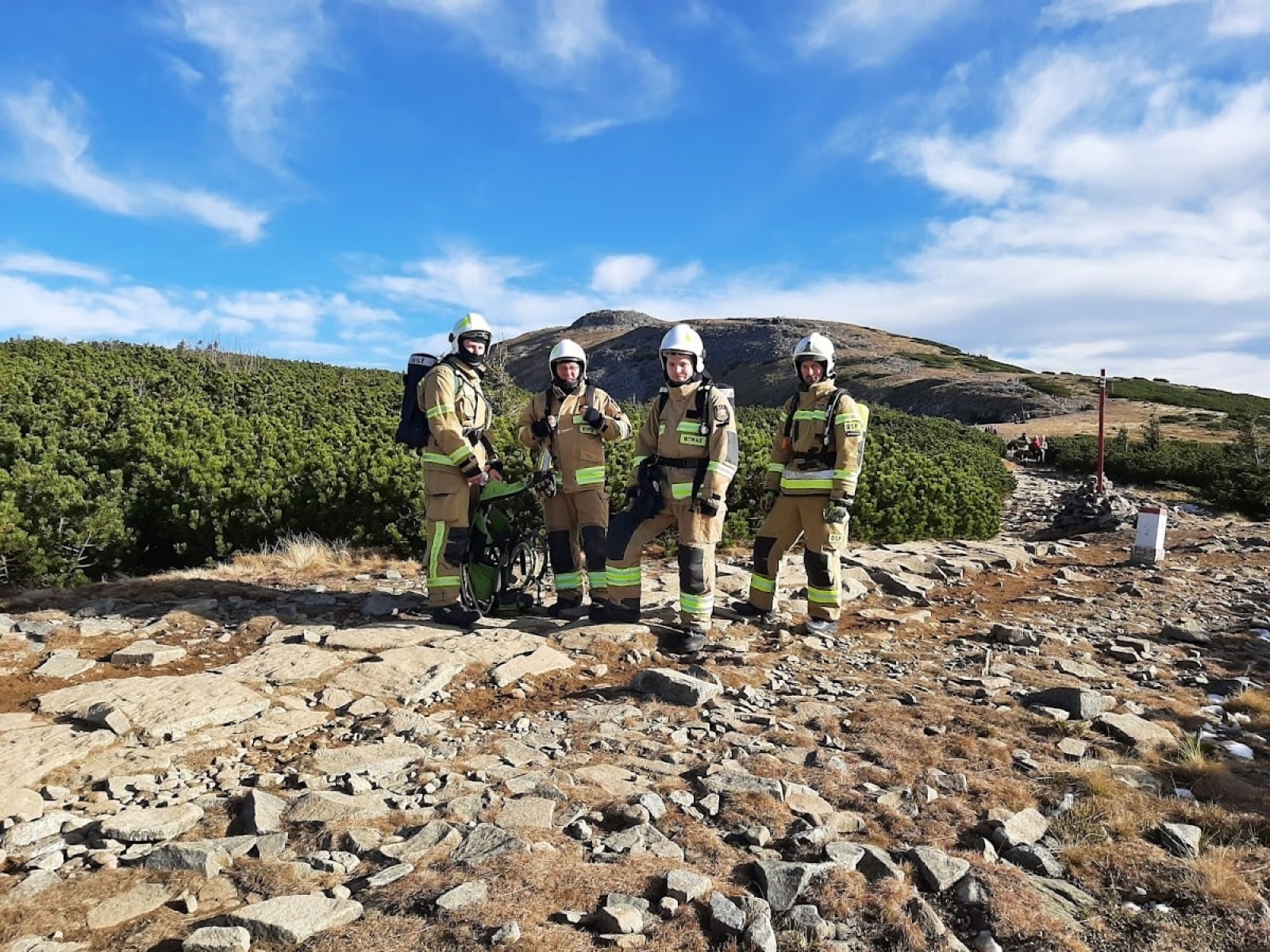 Zdjęcie w galerii na portalu naszraciborz.pl: Strażacy ochotnicy zdobyli Królową Beskidów [FOTO] wiadomości z regionu