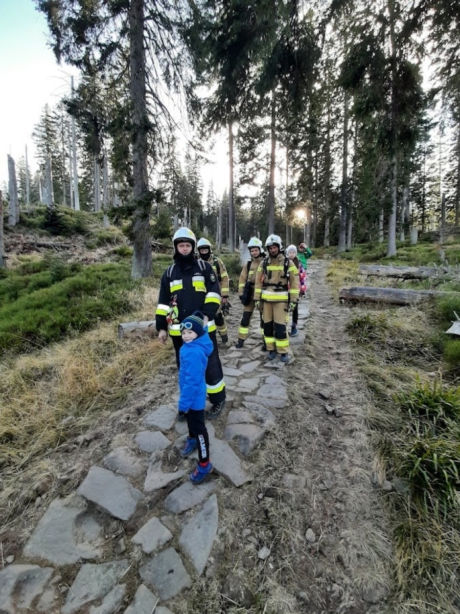 Zdjęcie w galerii na portalu naszraciborz.pl: Strażacy ochotnicy zdobyli Królową Beskidów [FOTO] wiadomości z regionu