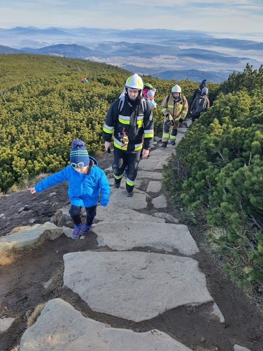 Zdjęcie w galerii na portalu naszraciborz.pl: Strażacy ochotnicy zdobyli Królową Beskidów [FOTO] wiadomości z regionu