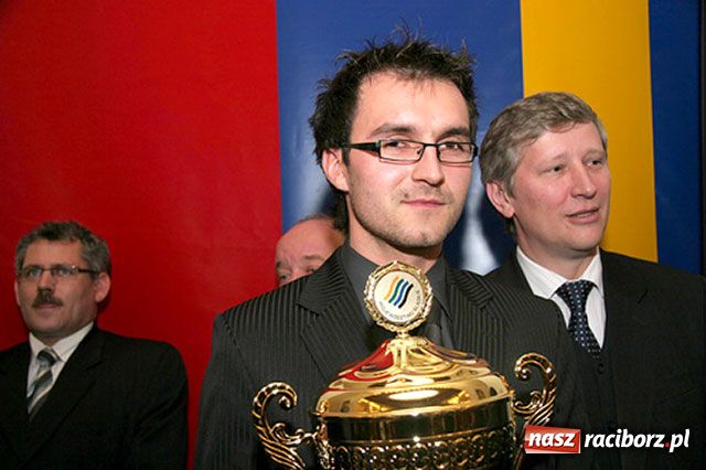 Zdjęcie w galerii na portalu naszraciborz.pl: Puchar dojechał już do Tworkowa wiadomości z regionu