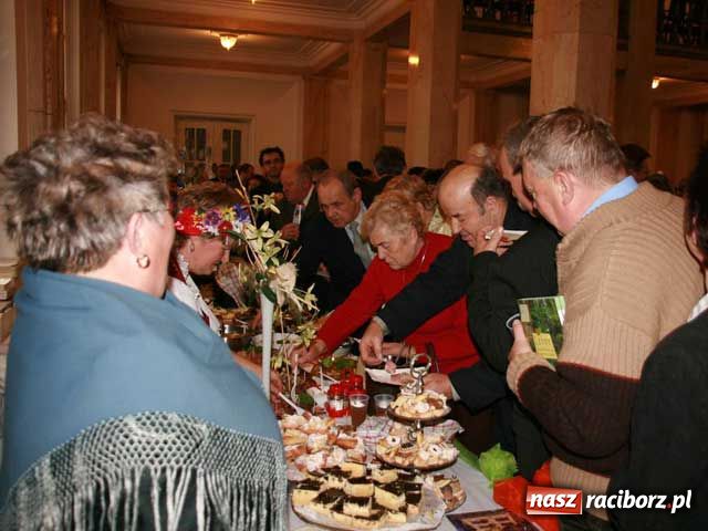 Zdjęcie w galerii na portalu naszraciborz.pl: Puchar dojechał już do Tworkowa wiadomości z regionu