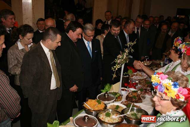 Zdjęcie w galerii na portalu naszraciborz.pl: Puchar dojechał już do Tworkowa wiadomości z regionu