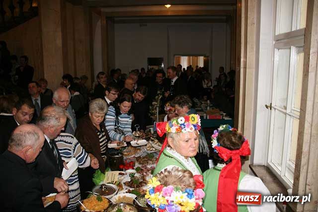 Zdjęcie w galerii na portalu naszraciborz.pl: Puchar dojechał już do Tworkowa wiadomości z regionu