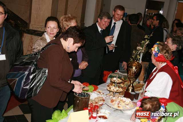 Zdjęcie w galerii na portalu naszraciborz.pl: Puchar dojechał już do Tworkowa wiadomości z regionu