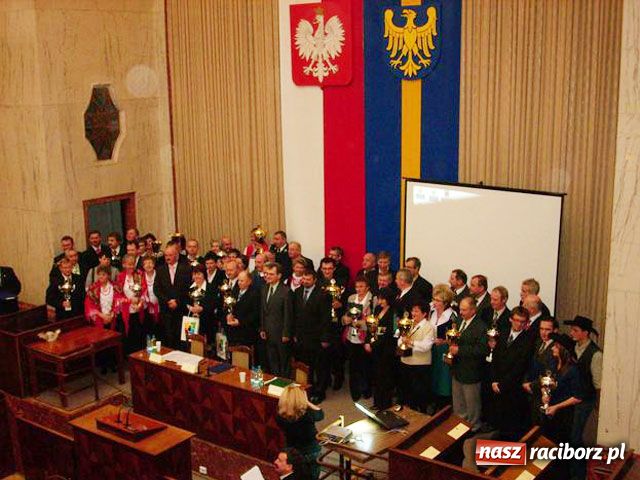 Zdjęcie w galerii na portalu naszraciborz.pl: Puchar dojechał już do Tworkowa wiadomości z regionu