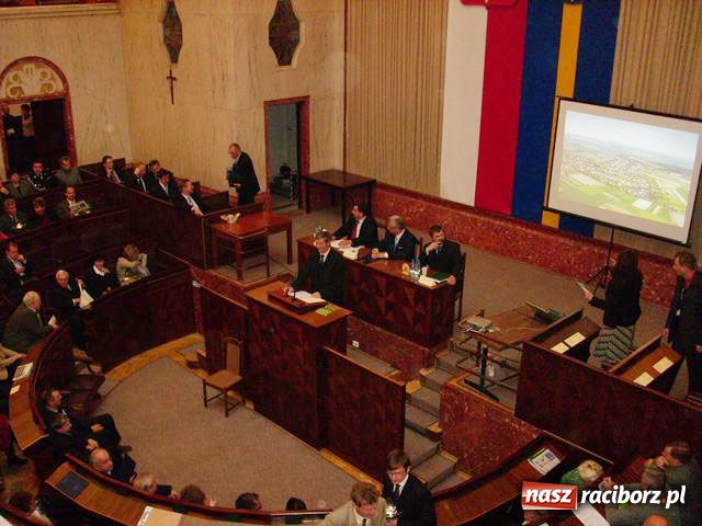 Zdjęcie w galerii na portalu naszraciborz.pl: Puchar dojechał już do Tworkowa wiadomości z regionu