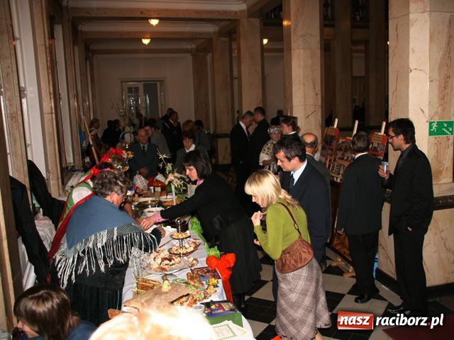 Zdjęcie w galerii na portalu naszraciborz.pl: Puchar dojechał już do Tworkowa wiadomości z regionu