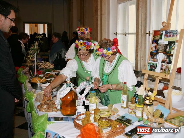 Zdjęcie w galerii na portalu naszraciborz.pl: Puchar dojechał już do Tworkowa wiadomości z regionu