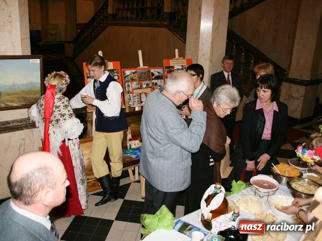 Zdjęcie w galerii na portalu naszraciborz.pl: Puchar dojechał już do Tworkowa wiadomości z regionu