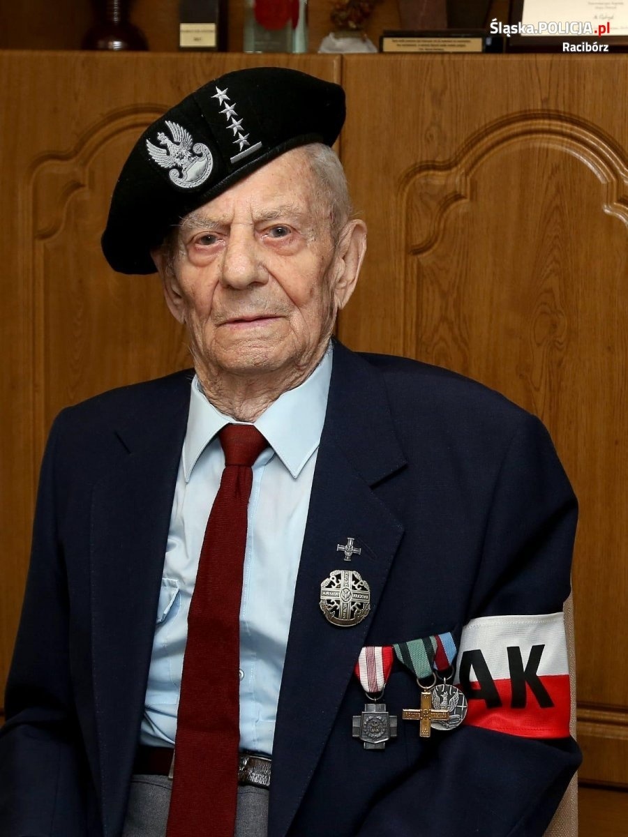 Zdjęcie w galerii na portalu naszraciborz.pl: Uroczystość nadania wyższego stopnia oficerskiego raciborskiemu weteranowi Armii Krajowej wiadomości z regionu