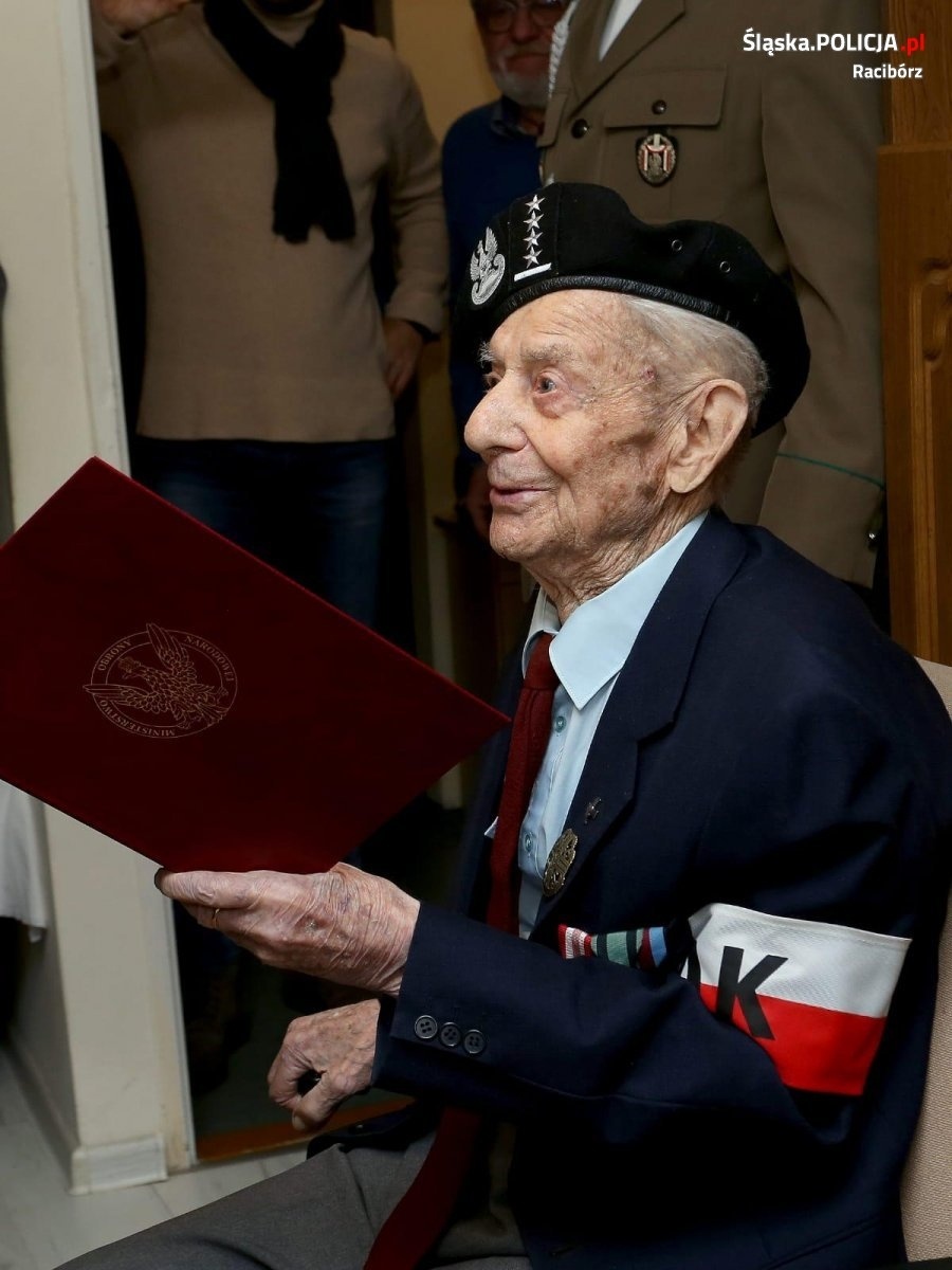 Zdjęcie w galerii na portalu naszraciborz.pl: Uroczystość nadania wyższego stopnia oficerskiego raciborskiemu weteranowi Armii Krajowej wiadomości z regionu